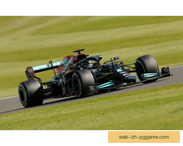 F1英国站：汉密尔顿夺冠，维斯塔潘亚军，梅赛德斯车队包揽双冠