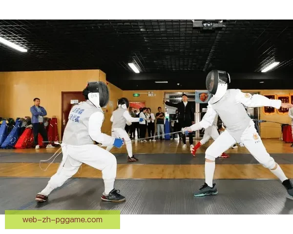 击剑比赛：剑拔弩张，争锋相对