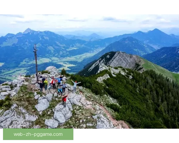 穿越山林：征服挑战，感受自然
