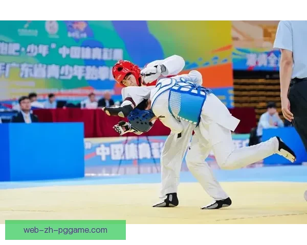 跆拳道公开赛：挥拳比拼，展示体育精神